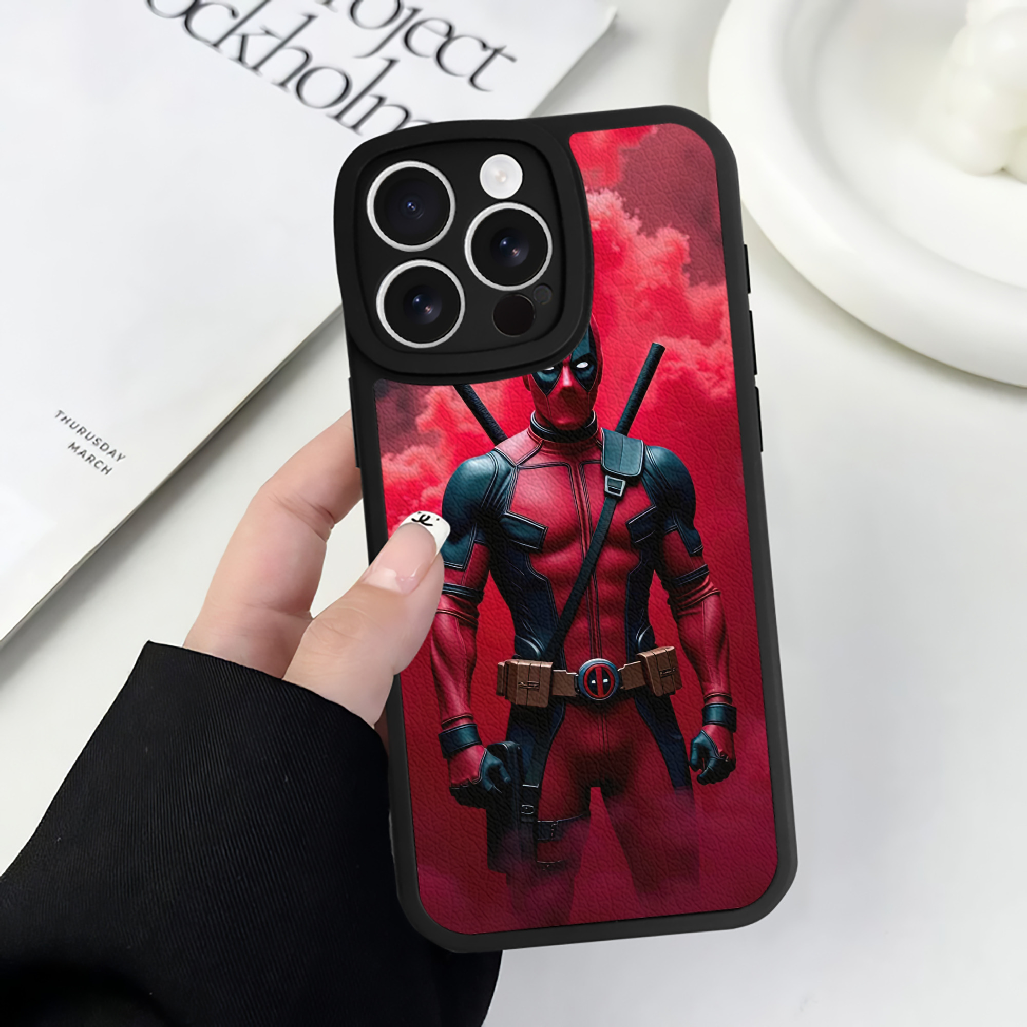（画像用） Deadpool デッドプール 【iPhone 16シリーズ対応】シリコンスマホケース（レザー調） 材質：シリコン